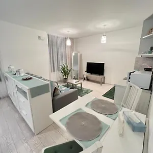Free Parking In Garage Karolina Plazza, New Cosy With Need Apartmán