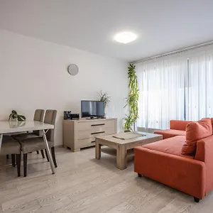 Spacious Terrace With Free Private Parking Apartmán