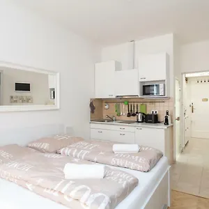 Cozy With Parking Near Center Apartmán